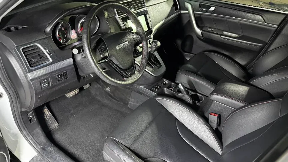 2019 Haval M6 1.5T 150HP L4 7DCT,autocango,china used car exporter,china ev exporter,chinese used car exporter,chinese used ev exporter