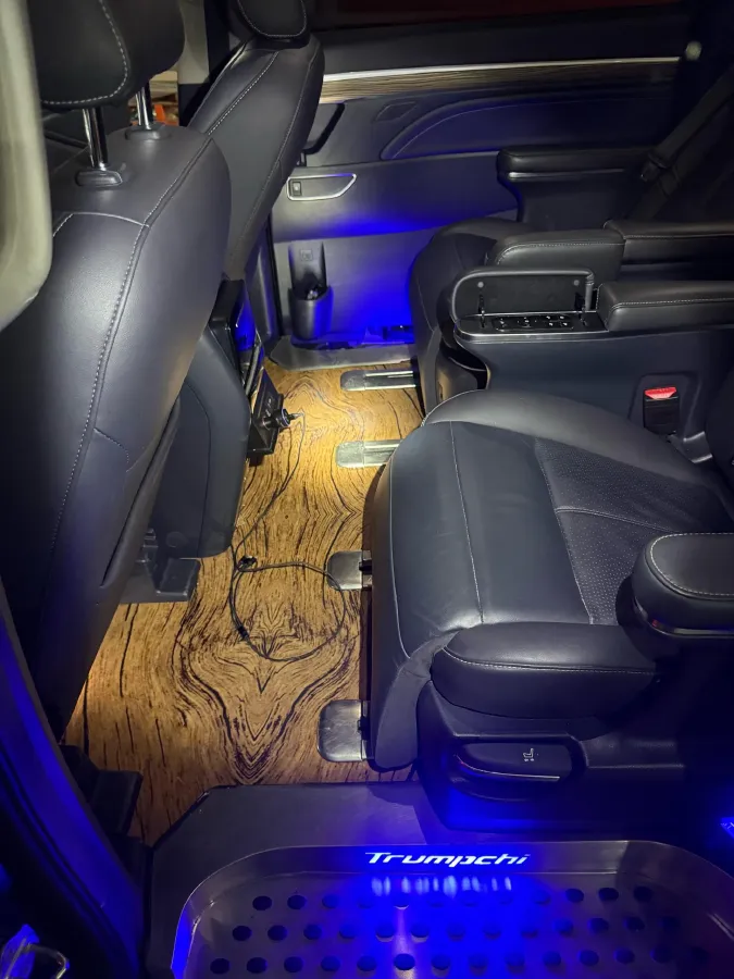 2021 GAC Trumpchi M8 2.0T 252HP L4 8AT,autocango,china used car exporter,china ev exporter,chinese used car exporter,chinese used ev exporter