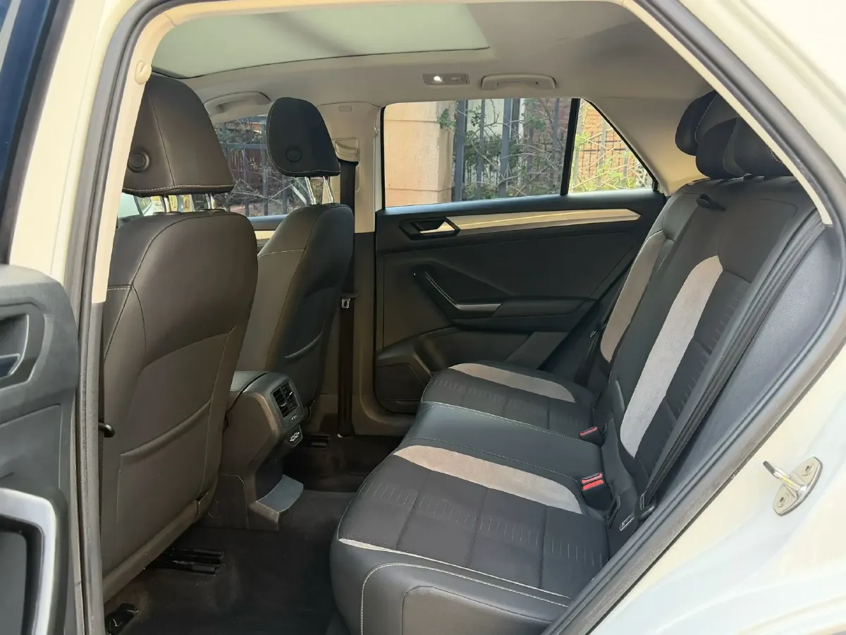 2022 Volkswagen T-Roc 1.4T 150HP L4 7DCT,autocango,china used car exporter,china ev exporter,chinese used car exporter,chinese used ev exporter