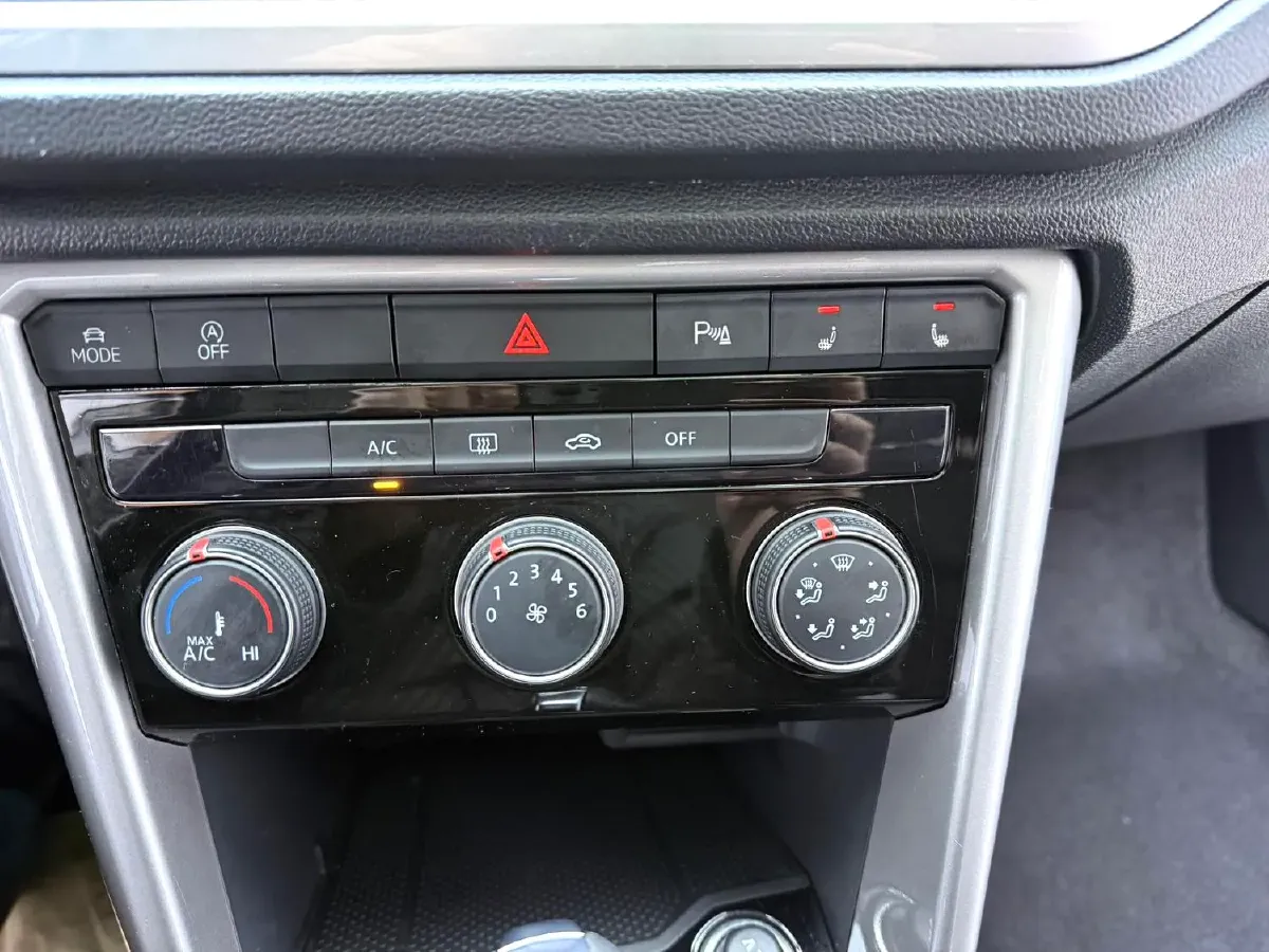 2021 Volkswagen T-Roc 1.4T 150HP L4 7DCT,autocango,china used car exporter,china ev exporter,chinese used car exporter,chinese used ev exporter