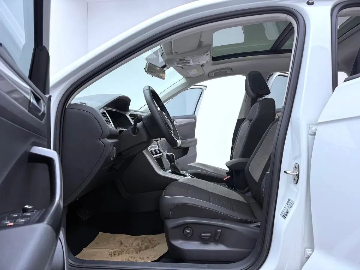 2021 Volkswagen T-Roc 1.4T 150HP L4 7DCT,autocango,china used car exporter,china ev exporter,chinese used car exporter,chinese used ev exporter