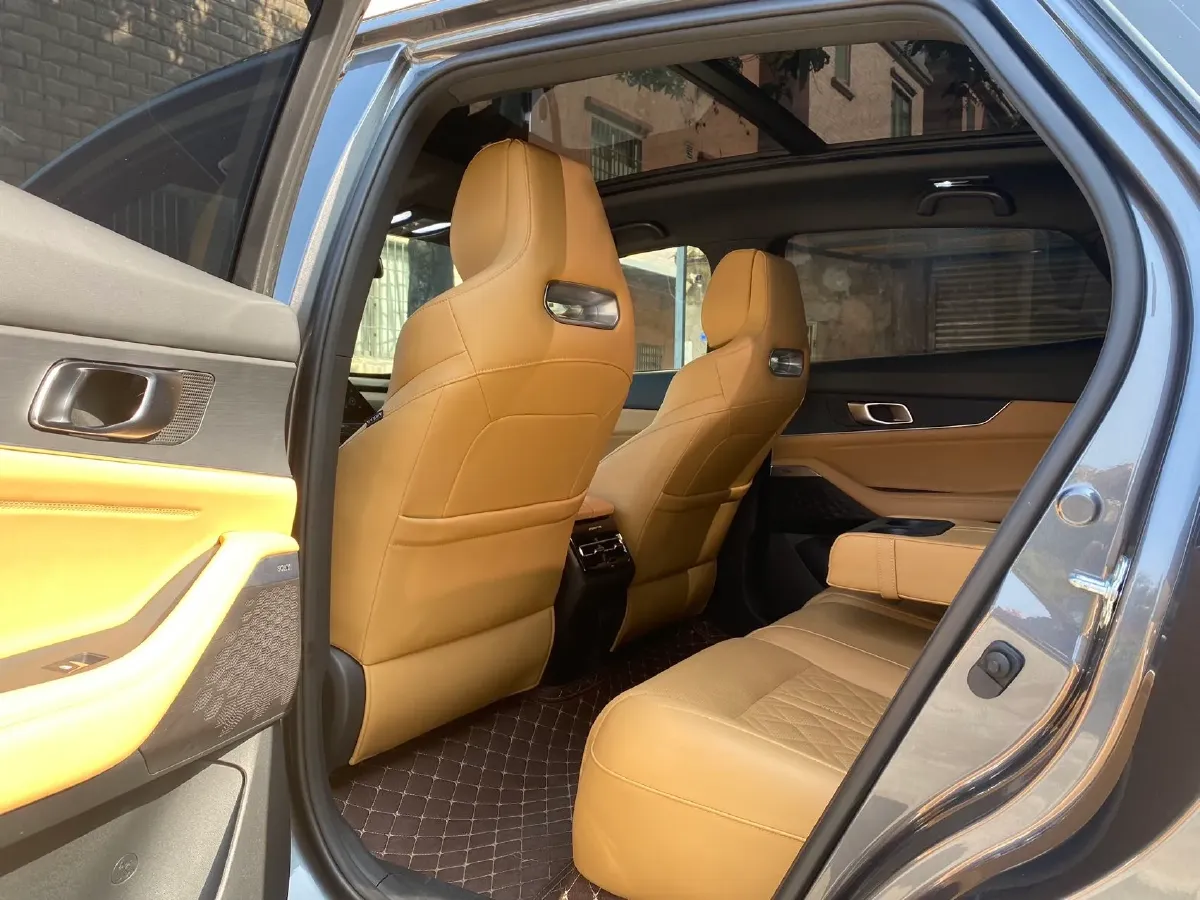 2021 ChangAn UNI-K 2.0T 233HP L4 8AT,autocango,china used car exporter,china ev exporter,chinese used car exporter,chinese used ev exporter