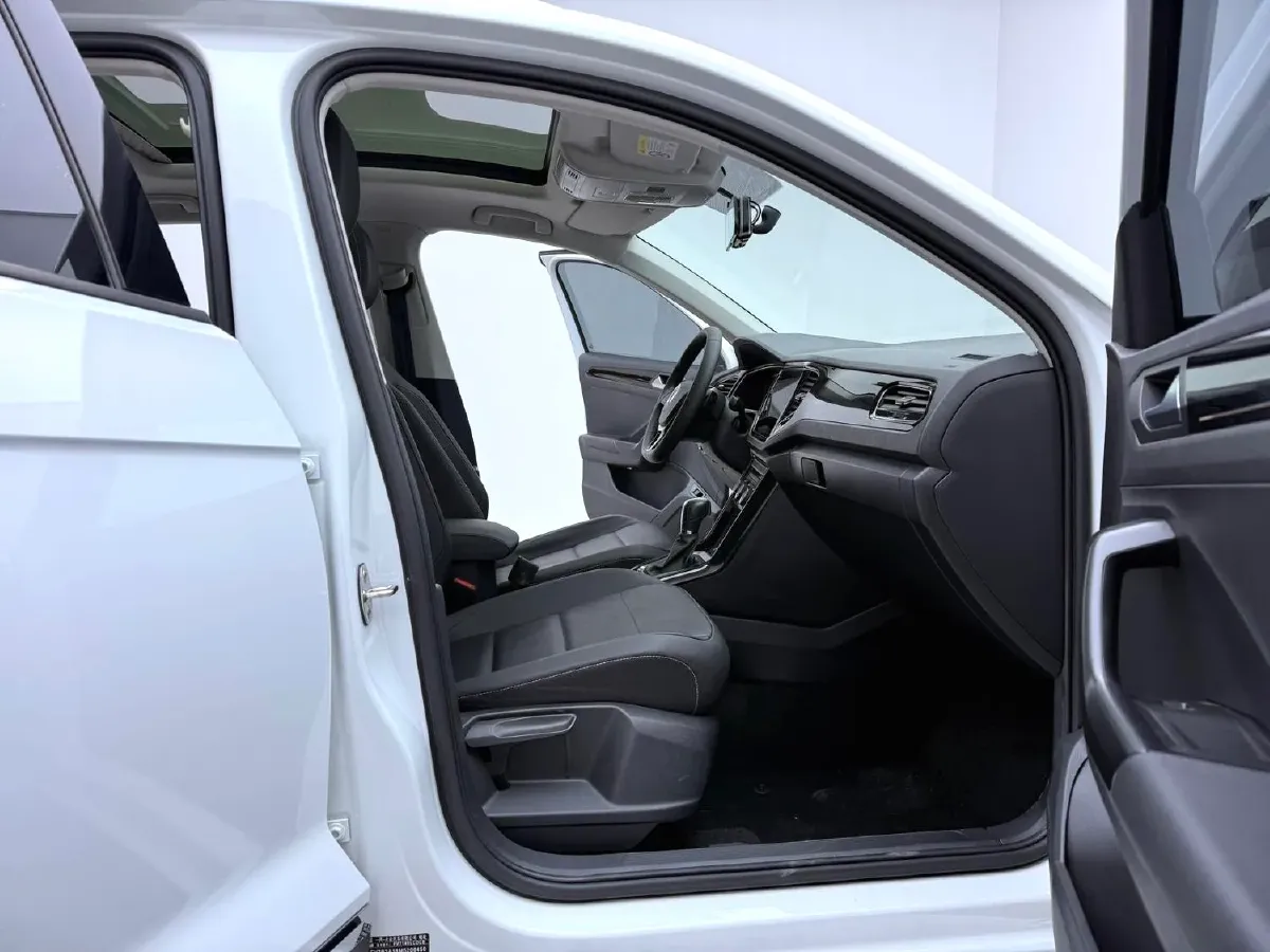 2021 Volkswagen T-Roc 1.4T 150HP L4 7DCT,autocango,china used car exporter,china ev exporter,chinese used car exporter,chinese used ev exporter