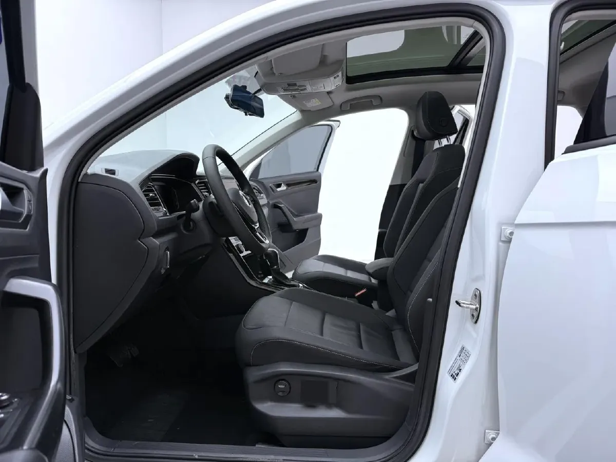 2021 Volkswagen T-Roc 1.4T 150HP L4 7DCT,autocango,china used car exporter,china ev exporter,chinese used car exporter,chinese used ev exporter