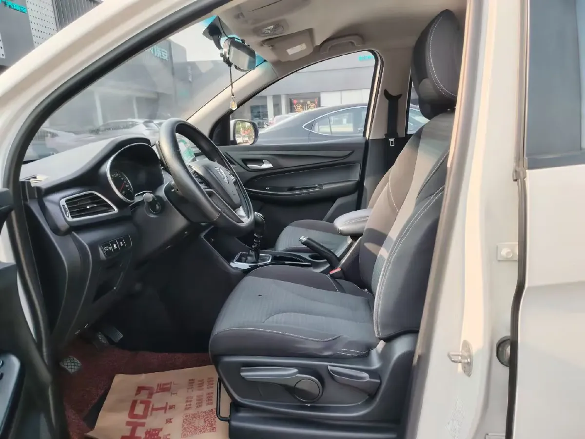 2019 BaoJun 730 1.5L 105HP L4 6MT,autocango,china used car exporter,china ev exporter,chinese used car exporter,chinese used ev exporter