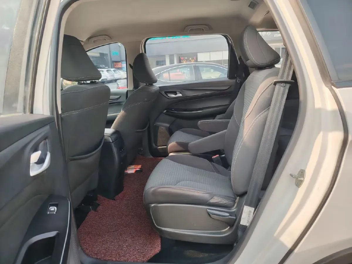 2019 BaoJun 730 1.5L 105HP L4 6MT,autocango,china used car exporter,china ev exporter,chinese used car exporter,chinese used ev exporter