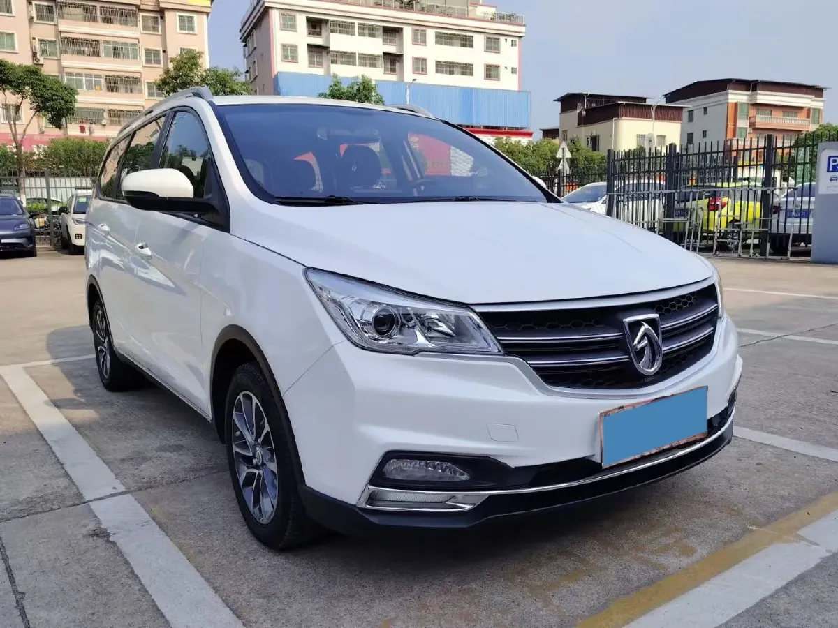 2019 BaoJun 730 1.5L 105HP L4 6MT,autocango,china used car exporter,china ev exporter,chinese used car exporter,chinese used ev exporter