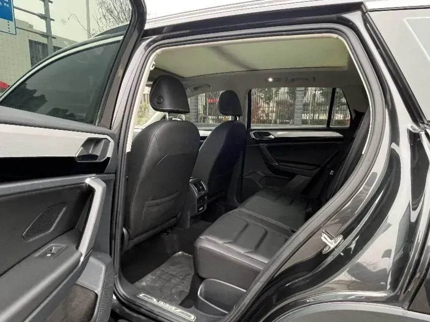 2019 Jeep Cherokee 2.0T 234HP L4 9AT,autocango,china used car exporter,china ev exporter,chinese used car exporter,chinese used ev exporter