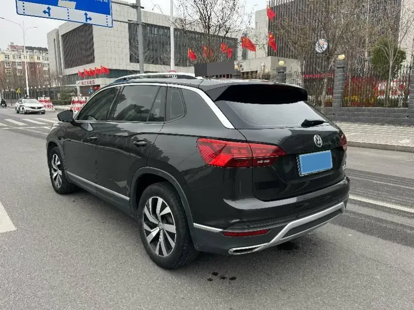 2019 Jeep Cherokee 2.0T 234HP L4 9AT,autocango,china used car exporter,china ev exporter,chinese used car exporter,chinese used ev exporter
