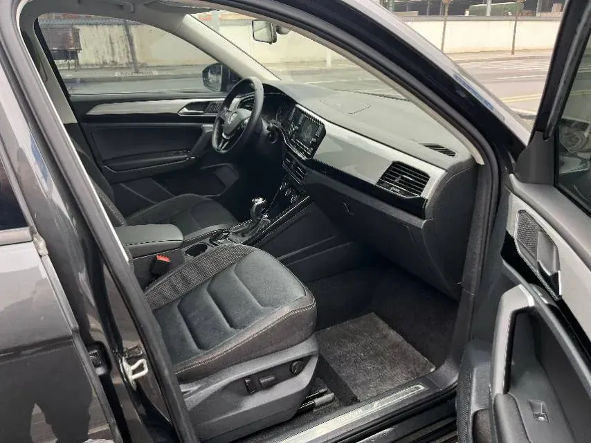 2019 Jeep Cherokee 2.0T 234HP L4 9AT,autocango,china used car exporter,china ev exporter,chinese used car exporter,chinese used ev exporter