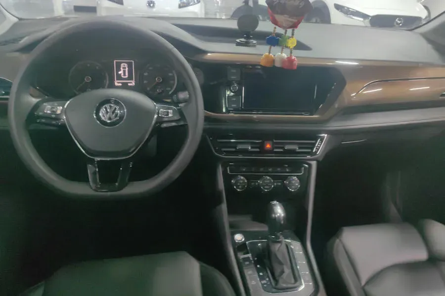 2019 MINI MINI 1.5T 102HP L3 7DCT,autocango,china used car exporter,china ev exporter,chinese used car exporter,chinese used ev exporter