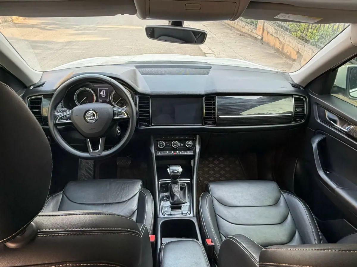 2018 Skoda Kodiak 2.0T 186HP L4 7DCT,autocango,china used car exporter,china ev exporter,chinese used car exporter,chinese used ev exporter