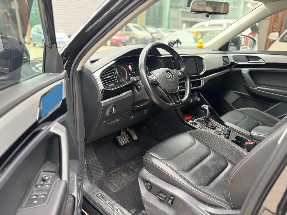 2019 Jeep Cherokee 2.0T 234HP L4 9AT,autocango,china used car exporter,china ev exporter,chinese used car exporter,chinese used ev exporter