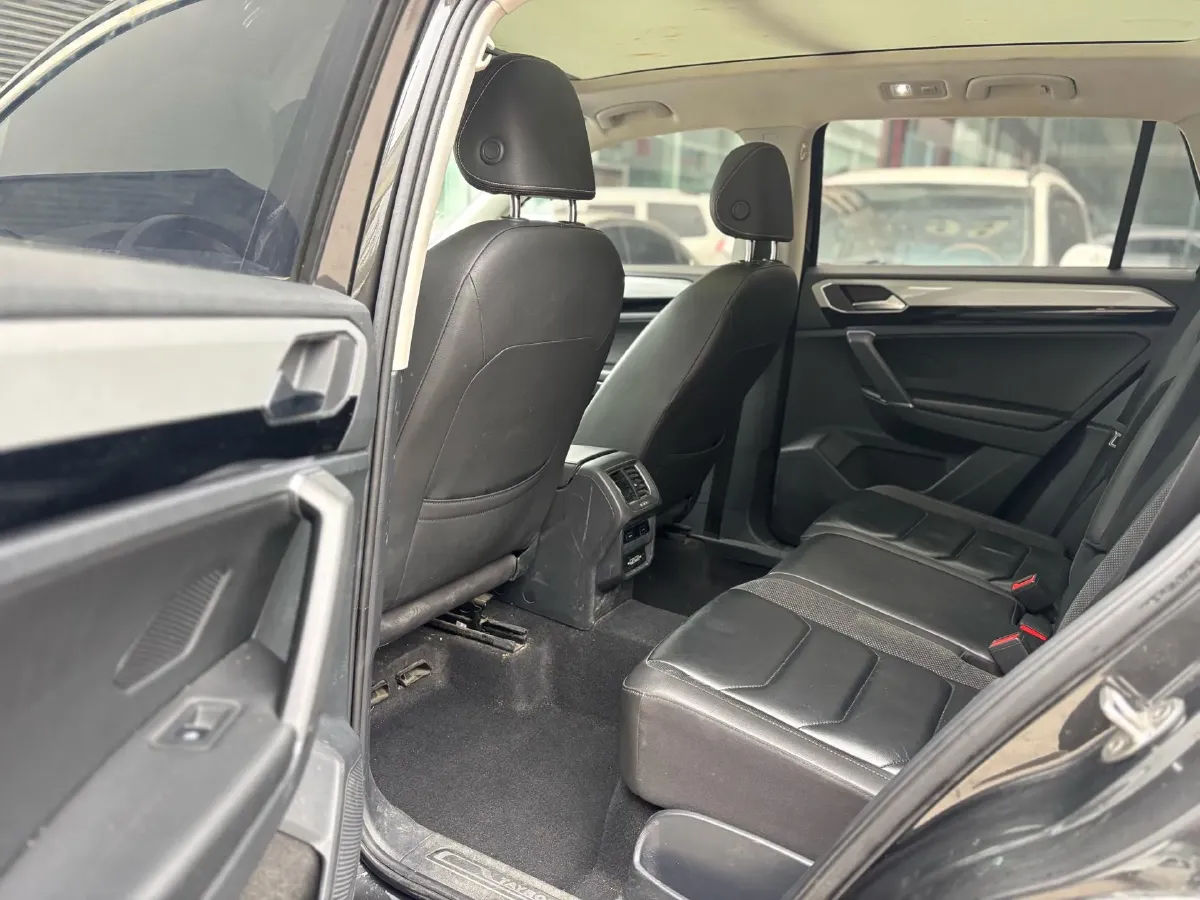 2019 Jeep Cherokee 2.0T 234HP L4 9AT,autocango,china used car exporter,china ev exporter,chinese used car exporter,chinese used ev exporter