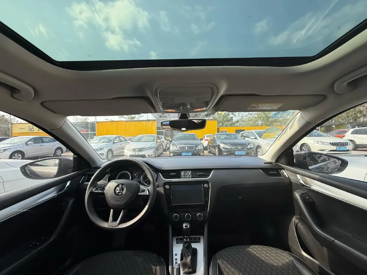 2019 Skoda Octavia 1.5L 116HP L4 6AT,autocango,china used car exporter,china ev exporter,chinese used car exporter,chinese used ev exporter