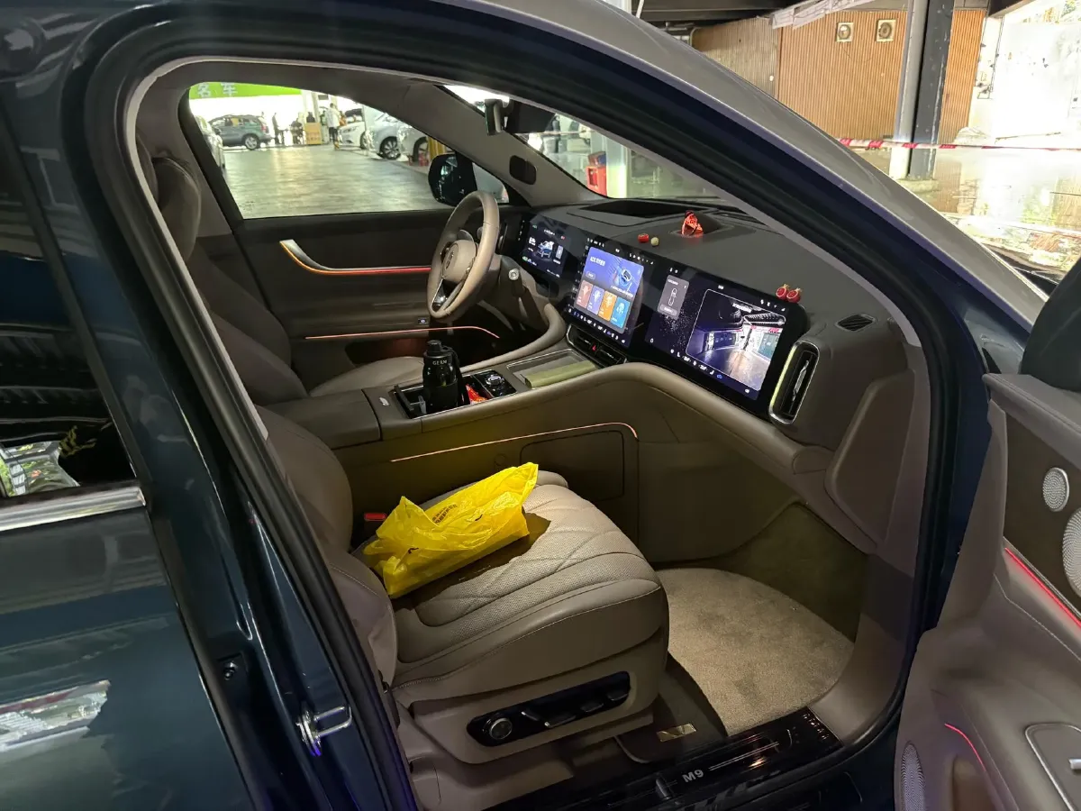 2024 AITO AITO M9 1.5T 152HP L4 REEV 42KWH,autocango,china used car exporter,china ev exporter,chinese used car exporter,chinese used ev exporter