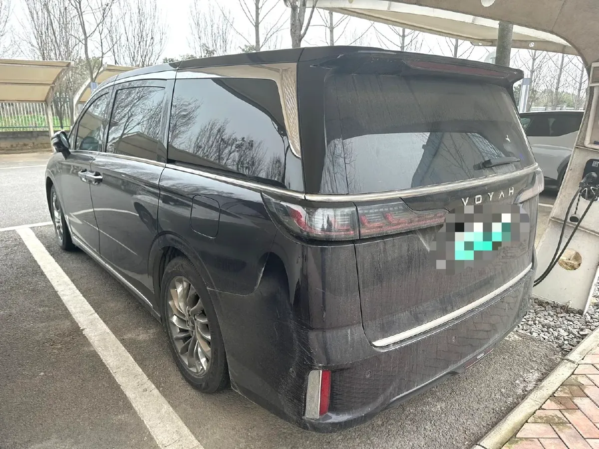 2022 Voyah Dream 1.5T 136HP L4 PHEV 25.57KWH,autocango,china used car exporter,china ev exporter,chinese used car exporter,chinese used ev exporter