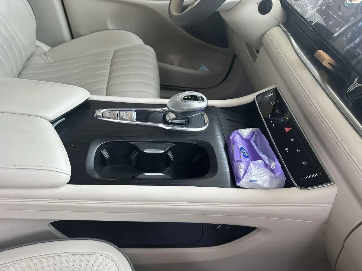 2022 Voyah Dream 1.5T 136HP L4 PHEV 25.57KWH,autocango,china used car exporter,china ev exporter,chinese used car exporter,chinese used ev exporter