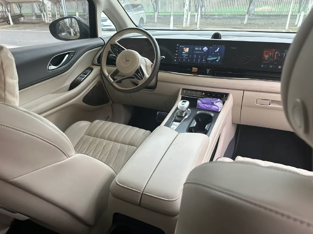 2022 Voyah Dream 1.5T 136HP L4 PHEV 25.57KWH,autocango,china used car exporter,china ev exporter,chinese used car exporter,chinese used ev exporter