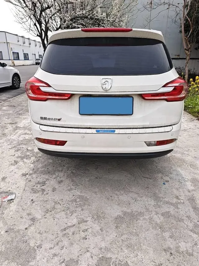 2017 BaoJun 310W 1.5L 112HP L4 6MT,autocango,china used car exporter,china ev exporter,chinese used car exporter,chinese used ev exporter
