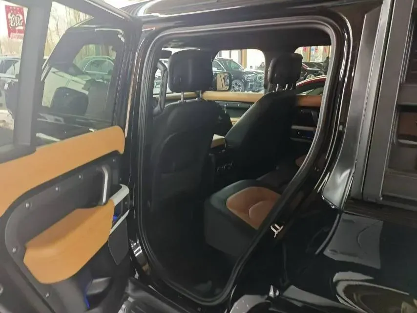 2024 Land Rover Defender 3.0T 400HP L6 8AT,autocango,china used car exporter,china ev exporter,chinese used car exporter,chinese used ev exporter