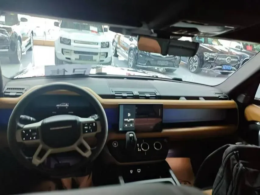 2024 Land Rover Defender 3.0T 400HP L6 8AT,autocango,china used car exporter,china ev exporter,chinese used car exporter,chinese used ev exporter