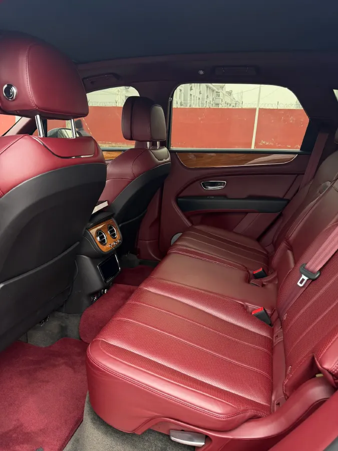 2021 Bentley Bentayga 4.0T 550HP V8 8AT,autocango,china used car exporter,china ev exporter,chinese used car exporter,chinese used ev exporter