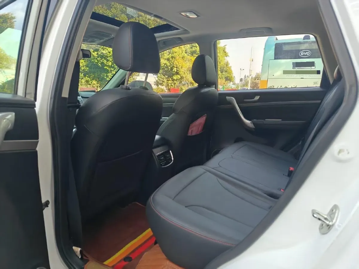 2019 Haval M6 1.5T 150HP L4 7DCT,autocango,china used car exporter,china ev exporter,chinese used car exporter,chinese used ev exporter