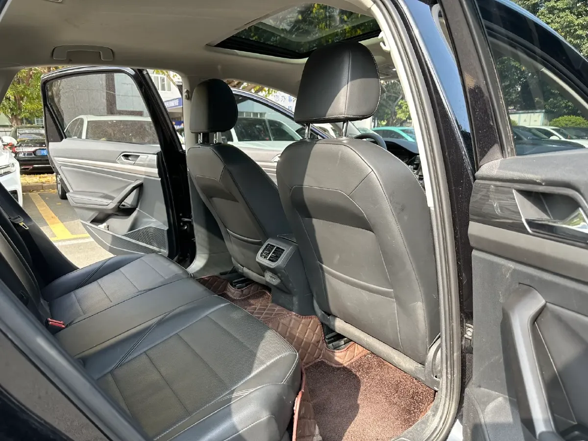 2018 Landwind XiaoYao 1.5T 163HP L4 CVT,autocango,china used car exporter,china ev exporter,chinese used car exporter,chinese used ev exporter