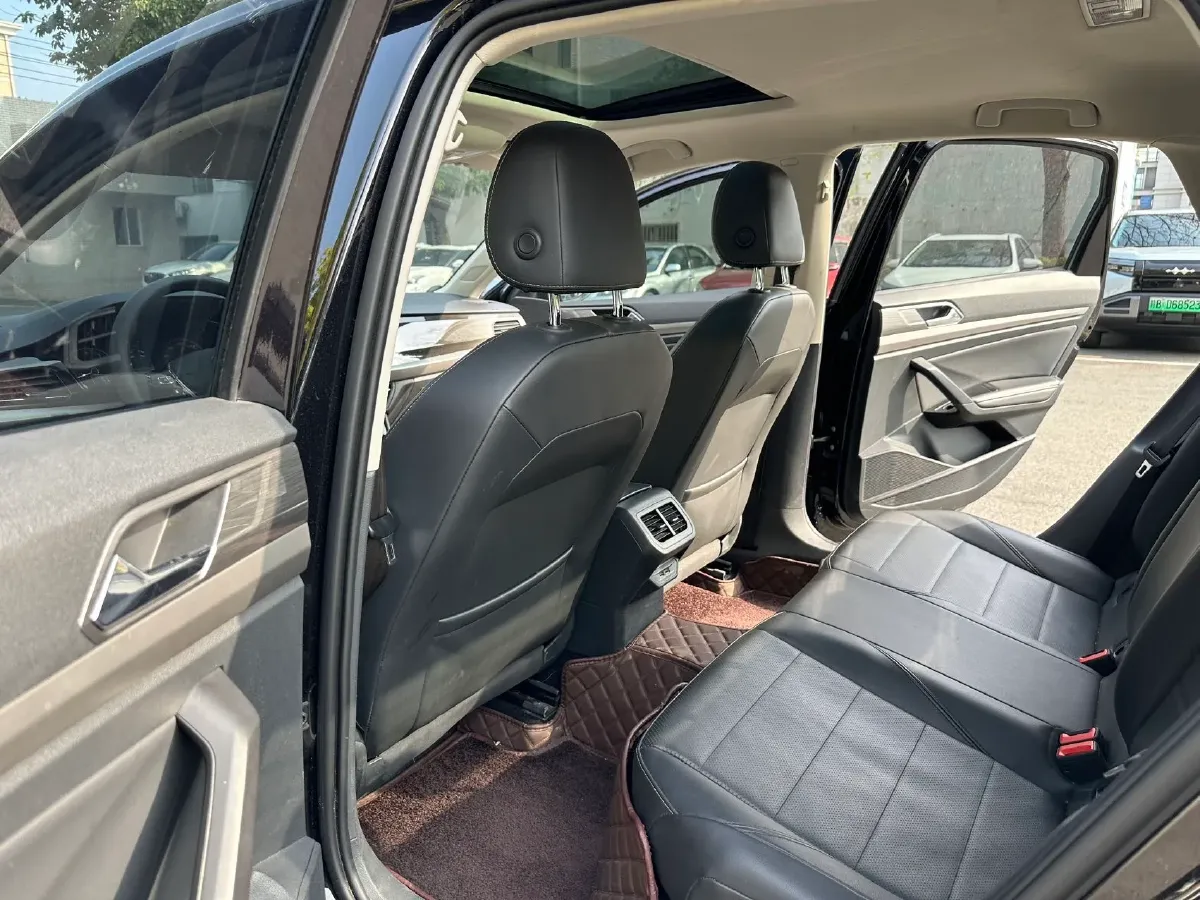 2018 Landwind XiaoYao 1.5T 163HP L4 CVT,autocango,china used car exporter,china ev exporter,chinese used car exporter,chinese used ev exporter