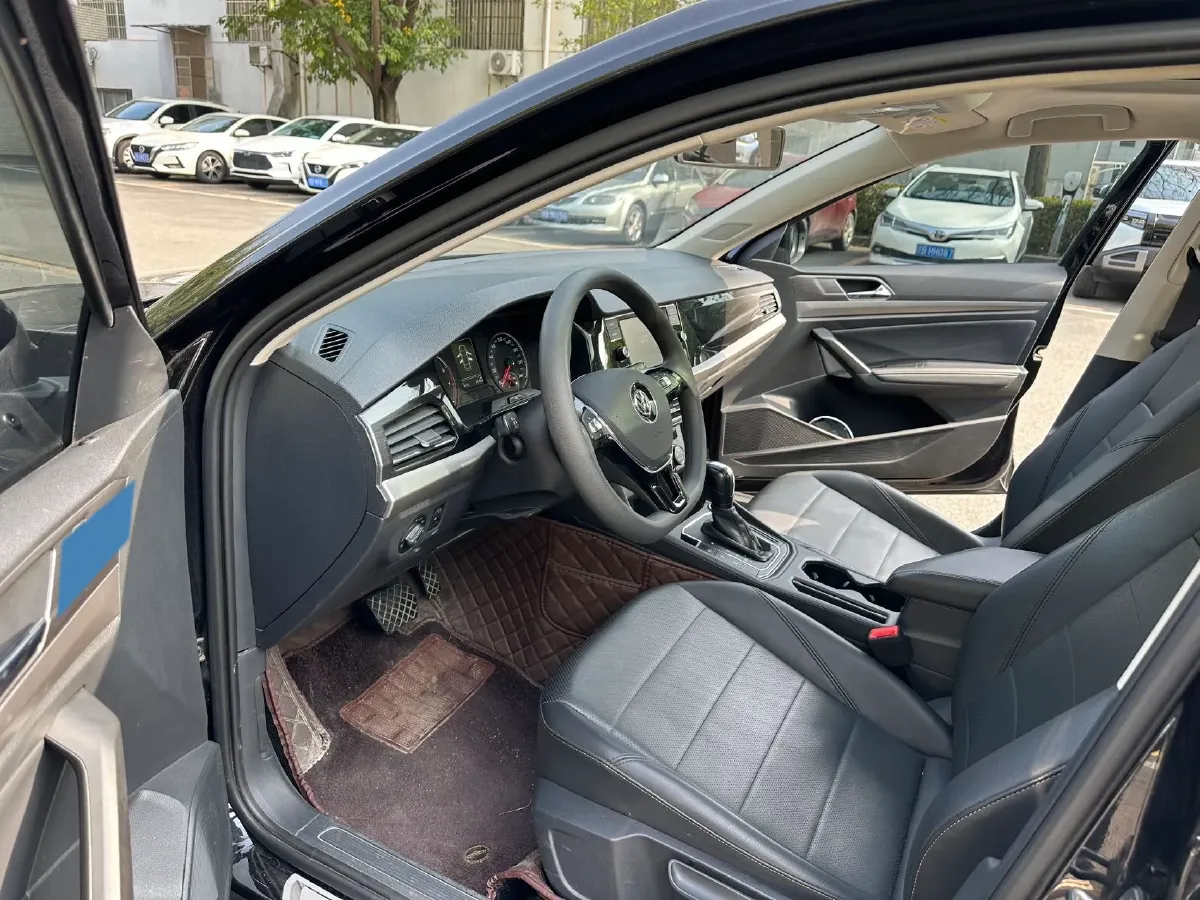 2018 Landwind XiaoYao 1.5T 163HP L4 CVT,autocango,china used car exporter,china ev exporter,chinese used car exporter,chinese used ev exporter