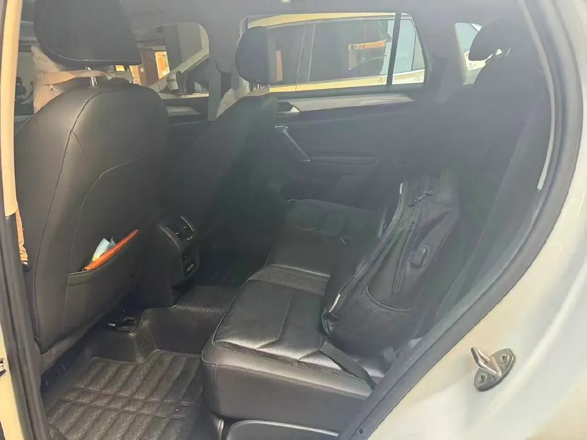 2019 Jeep Cherokee 2.0T 234HP L4 9AT,autocango,china used car exporter,china ev exporter,chinese used car exporter,chinese used ev exporter