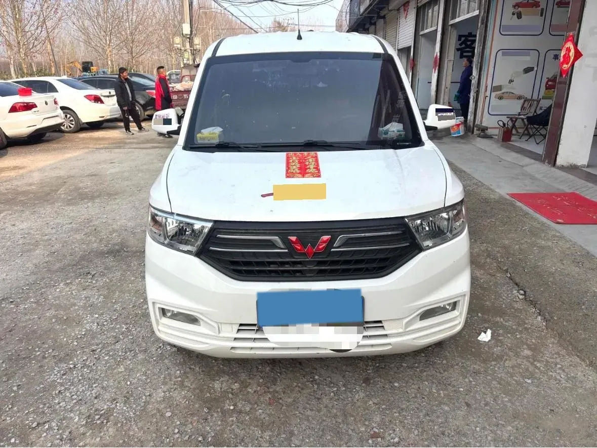 2019 WuLing RongGuang V 1.5L 99HP L4 6MT,autocango,china used car exporter,china ev exporter,chinese used car exporter,chinese used ev exporter