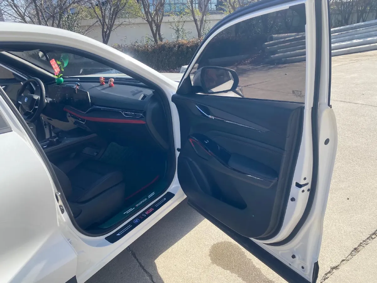 2024 ChangAn X5 PLUS 1.5T 188HP L4 7DCT,autocango,china used car exporter,china ev exporter,chinese used car exporter,chinese used ev exporter