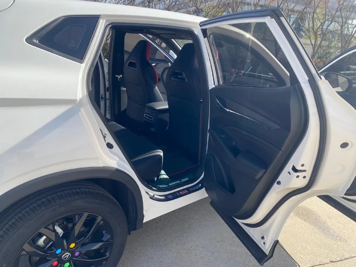 2024 ChangAn X5 PLUS 1.5T 188HP L4 7DCT,autocango,china used car exporter,china ev exporter,chinese used car exporter,chinese used ev exporter