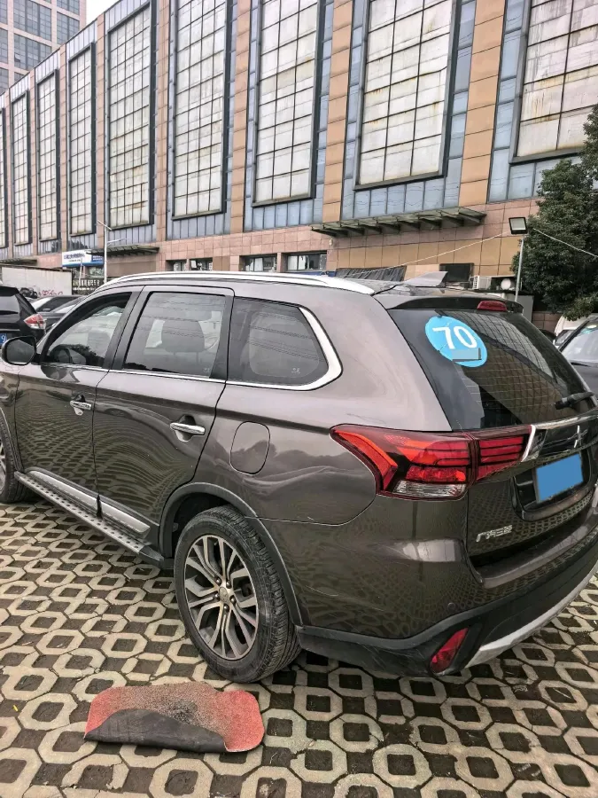 2018 Mitsubishi Outlander 2.4L 192HP L4 CVT,autocango,china used car exporter,china ev exporter,chinese used car exporter,chinese used ev exporter
