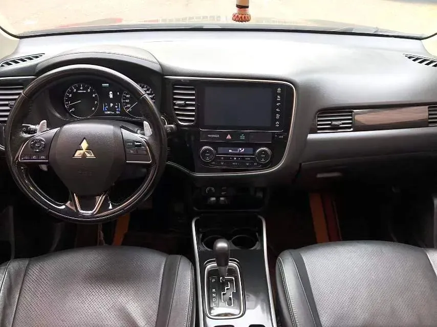 2018 Mitsubishi Outlander 2.4L 192HP L4 CVT,autocango,china used car exporter,china ev exporter,chinese used car exporter,chinese used ev exporter