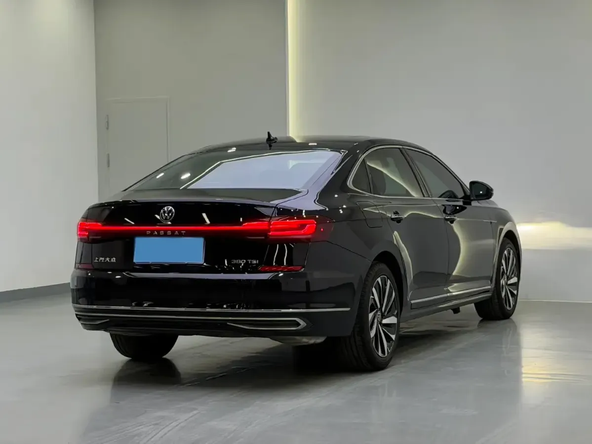 2024 Volkswagen Passat 2.0T 220HP L4 7DCT,autocango,china used car exporter,china ev exporter,chinese used car exporter,chinese used ev exporter