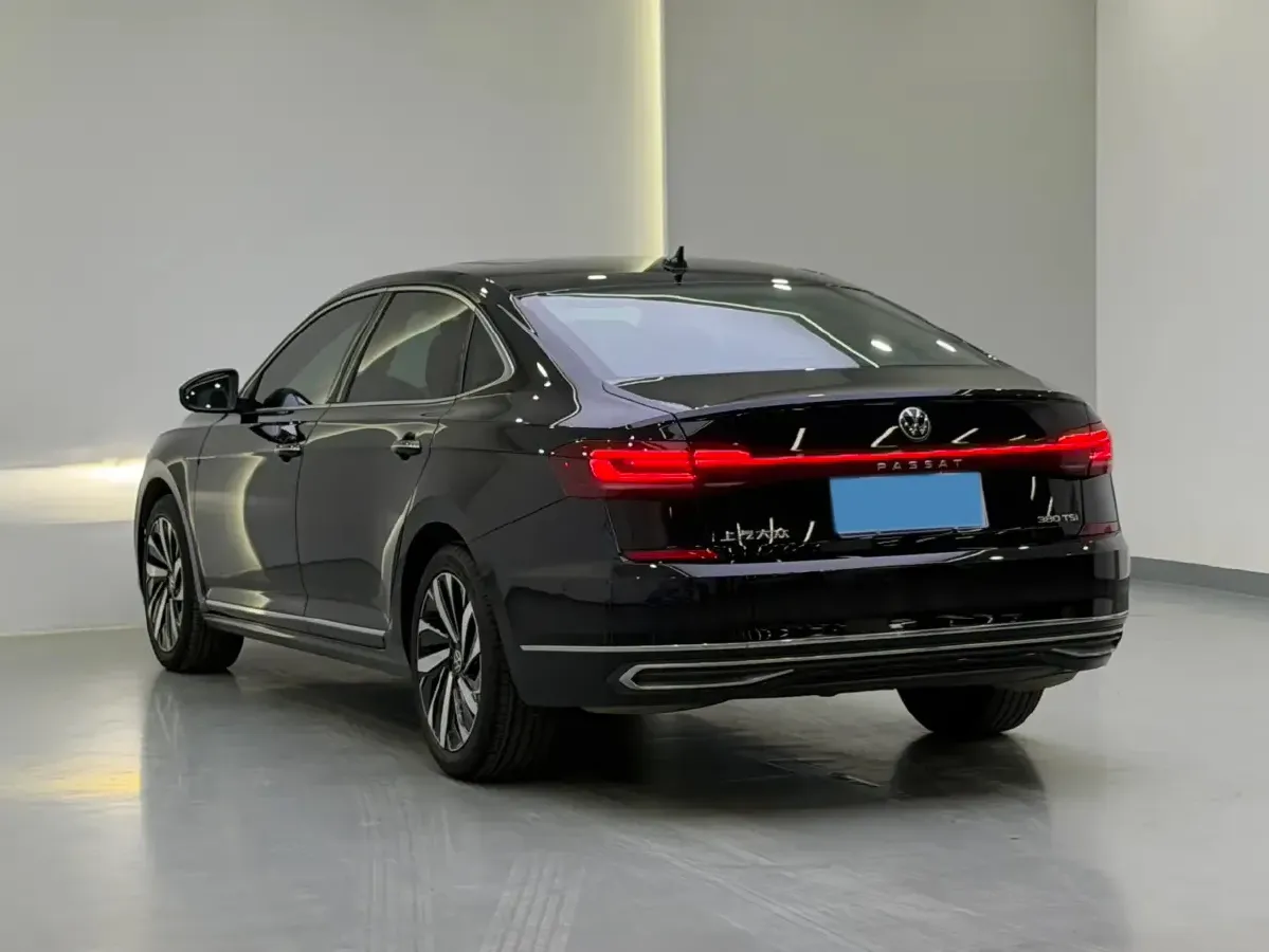 2024 Volkswagen Passat 2.0T 220HP L4 7DCT,autocango,china used car exporter,china ev exporter,chinese used car exporter,chinese used ev exporter