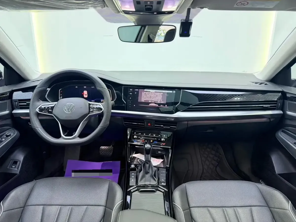 2024 Volkswagen Passat 2.0T 220HP L4 7DCT,autocango,china used car exporter,china ev exporter,chinese used car exporter,chinese used ev exporter