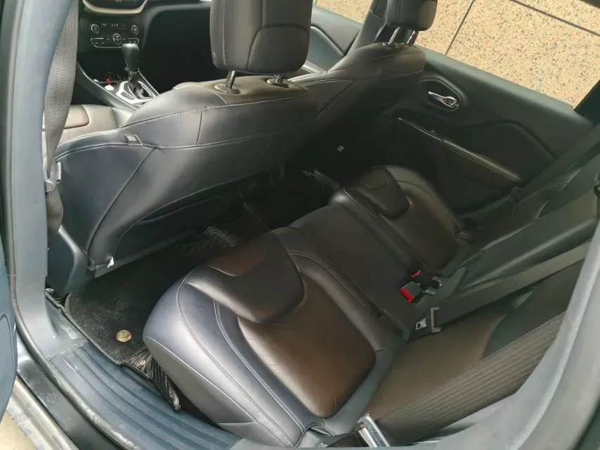 2020 Jeep Cherokee 2.0L 148HP L4 9AT,autocango,china used car exporter,china ev exporter,chinese used car exporter,chinese used ev exporter