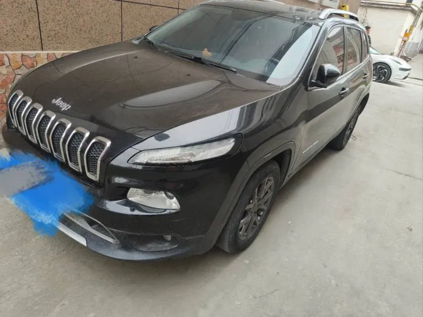 2020 Jeep Cherokee 2.0L 148HP L4 9AT,autocango,china used car exporter,china ev exporter,chinese used car exporter,chinese used ev exporter