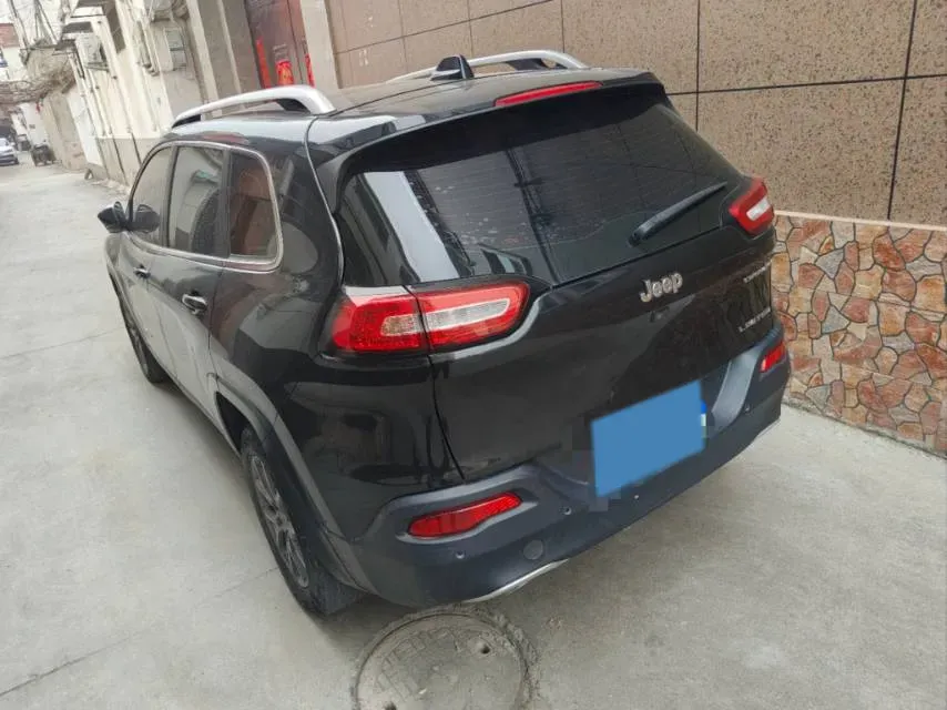 2020 Jeep Cherokee 2.0L 148HP L4 9AT,autocango,china used car exporter,china ev exporter,chinese used car exporter,chinese used ev exporter
