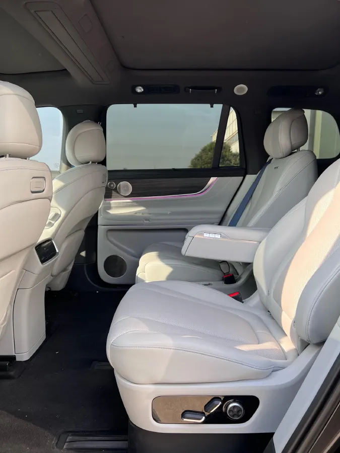 2024 AITO AITO M9 1.5T 152HP L4 REEV 42KWH,autocango,china used car exporter,china ev exporter,chinese used car exporter,chinese used ev exporter