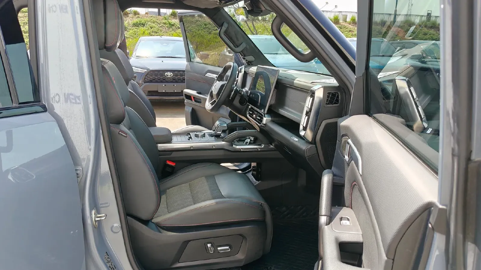 2023 Jetour Traveller 2.0T 254HP L4 7DCT,autocango,china used car exporter,china ev exporter,chinese used car exporter,chinese used ev exporter