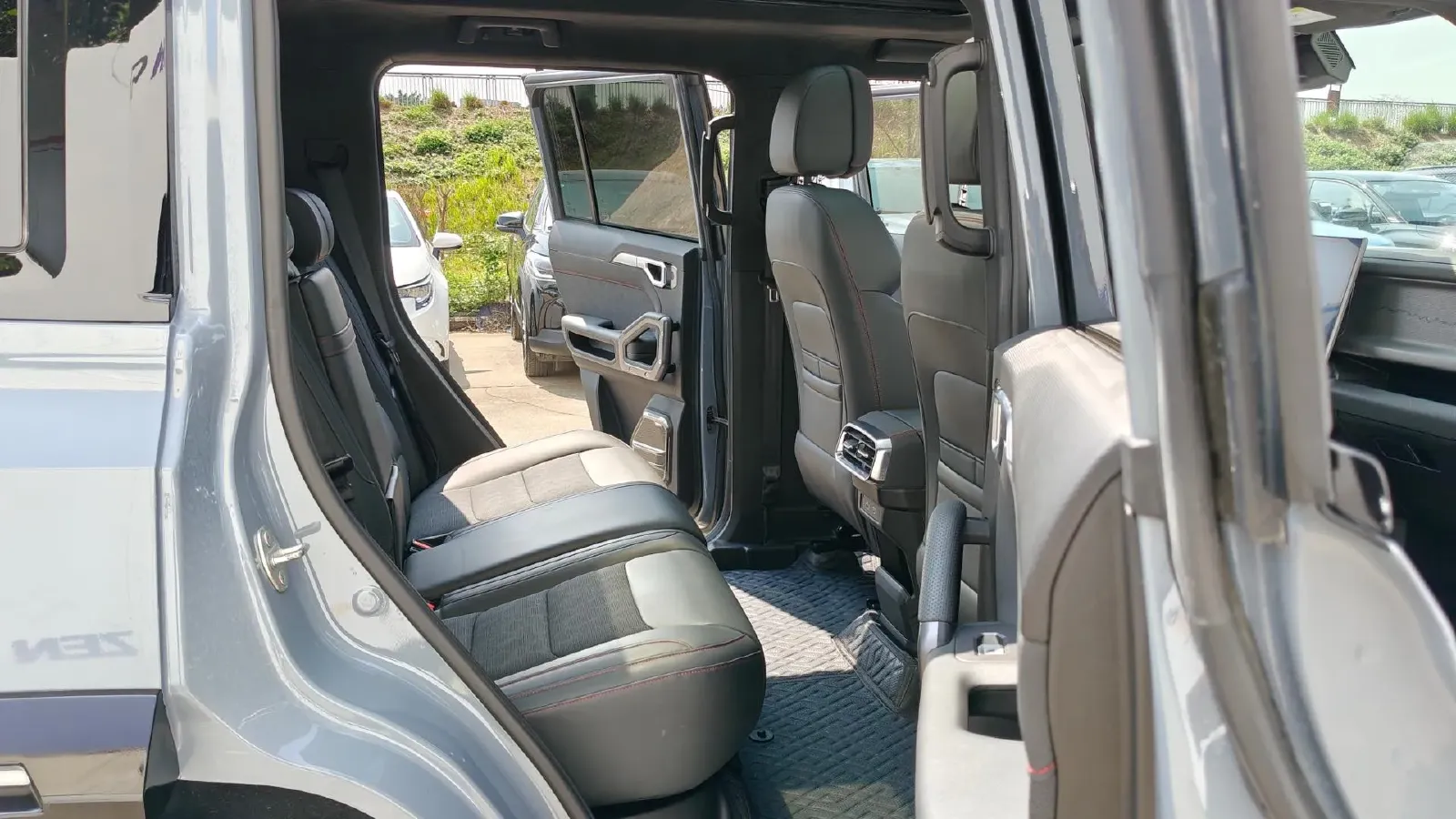 2023 Jetour Traveller 2.0T 254HP L4 7DCT,autocango,china used car exporter,china ev exporter,chinese used car exporter,chinese used ev exporter