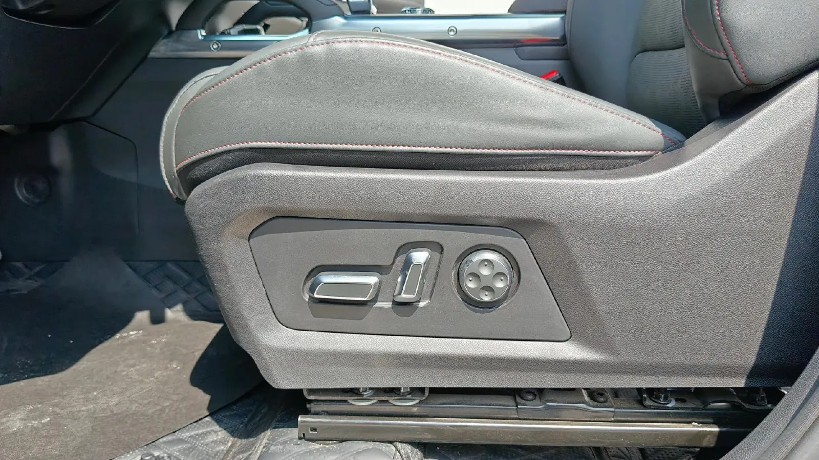 2023 Jetour Traveller 2.0T 254HP L4 7DCT,autocango,china used car exporter,china ev exporter,chinese used car exporter,chinese used ev exporter