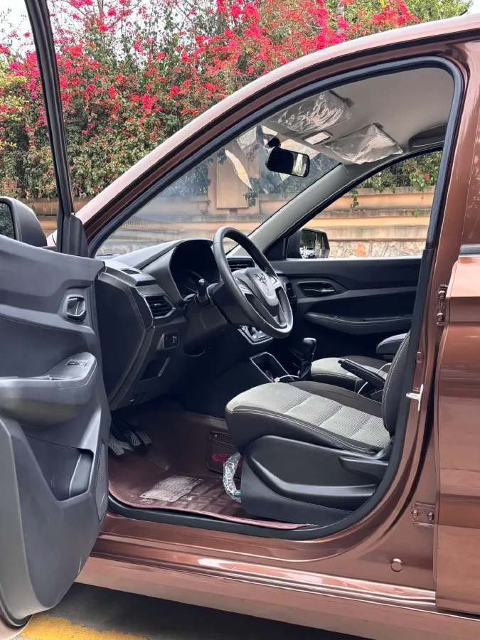 2019 WuLing HongGuang 1.5L 99HP L4 6MT,autocango,china used car exporter,china ev exporter,chinese used car exporter,chinese used ev exporter