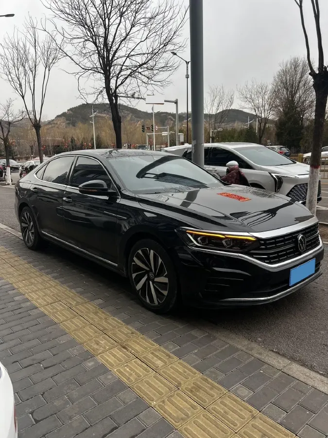 2022 Volkswagen Passat 2.0T 220HP L4 7DCT,autocango,china used car exporter,china ev exporter,chinese used car exporter,chinese used ev exporter