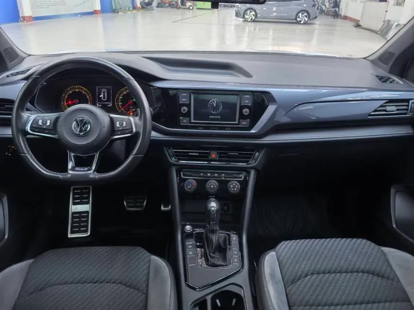 2019 MINI MINI 1.5T 102HP L3 7DCT,autocango,china used car exporter,china ev exporter,chinese used car exporter,chinese used ev exporter